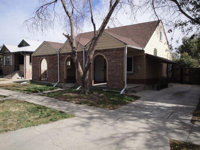 Foto del edificio - 2 blocks from Sloan's Lake, Available Now!