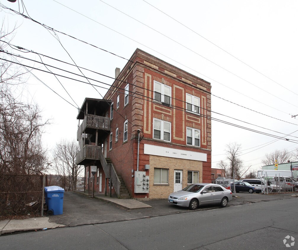 Building Photo - 273 S Leonard St