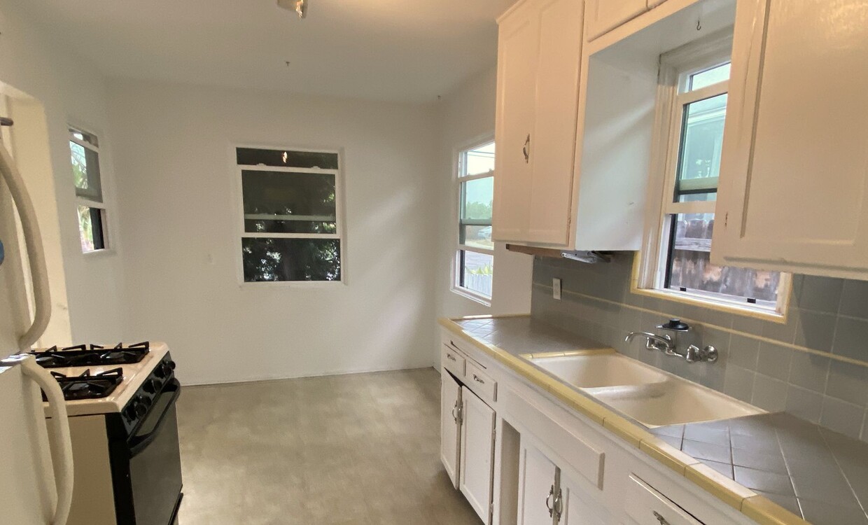 Primary Photo - South Park 2/Bedroom Cottage w/Garage