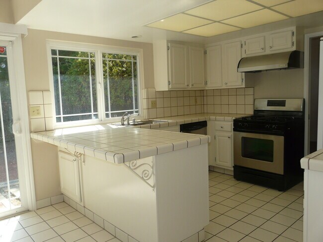 Building Photo - Radiant 3 bedroom 2 bathroom home in San Jose