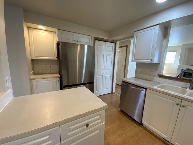 Foto del edificio - 7415 Village Dr E