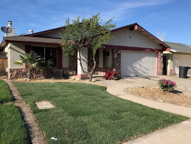 Foto del edificio - 3 bedroom in East Modesto!