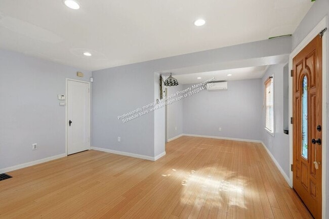 Foto del edificio - 7850 Crest Ave