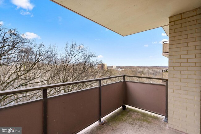 Foto del edificio - 5225 Pooks Hill Rd