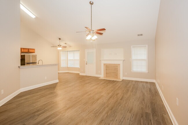 Foto del edificio - 408 Fawnbrook Ln