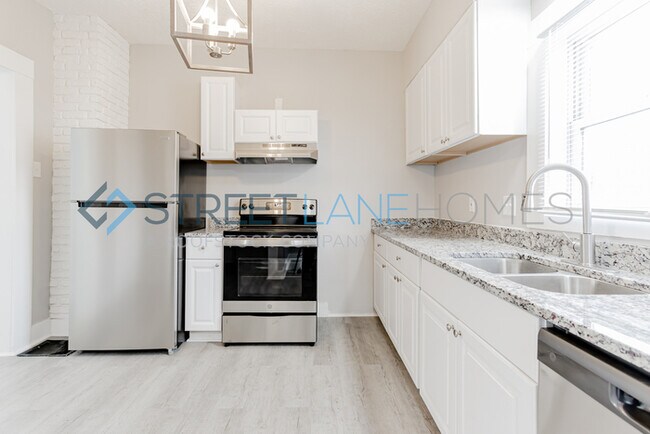 Building Photo - REDUCED! Charming 3 bedroom home in Indian...