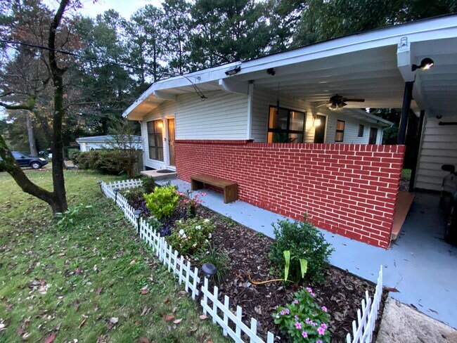 Foto del edificio - 3182 Laventure Dr