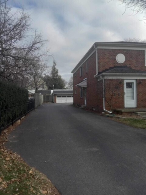 Building Photo - 2136 Secor Rd