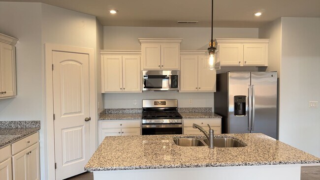 Foto del edificio - Modern 3 Bedroom Home with Spacious Layout!