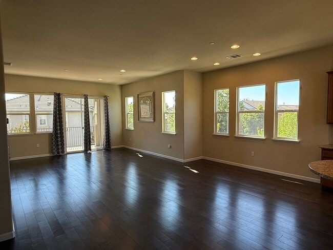 Building Photo - Executive Evergreen Valley Townhome