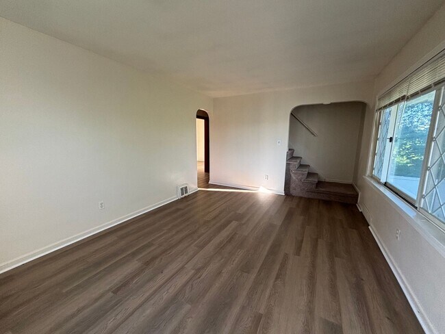 Building Photo - 3106 Southern Dr