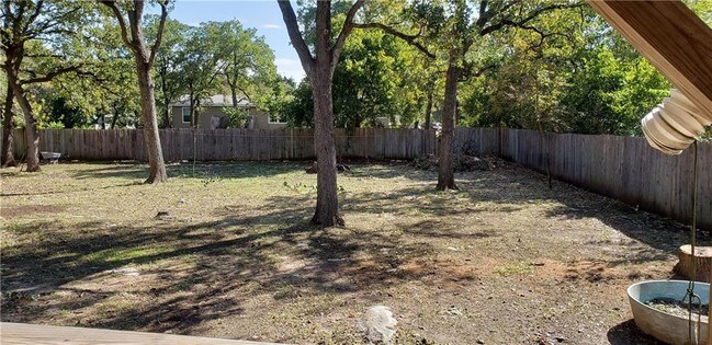 Building Photo - 1104 Bluebonnet Dr