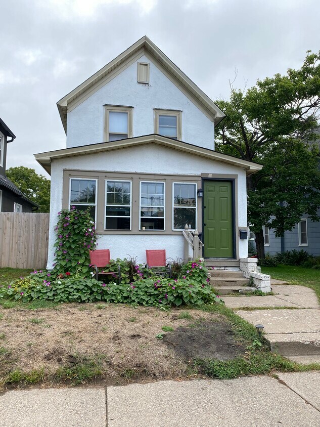 Foto principal - 1715 6th St NE