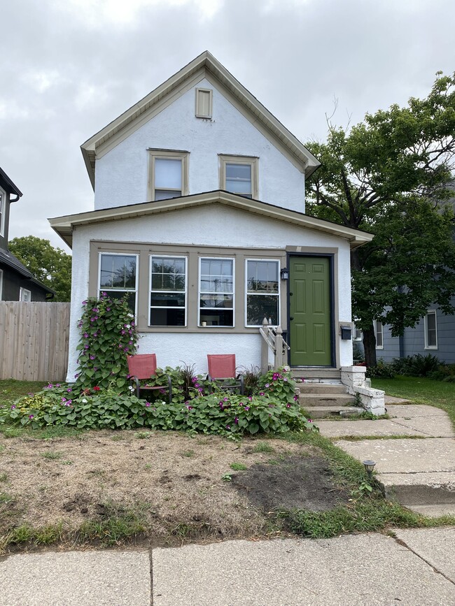 Building Photo - 1715 6th St NE