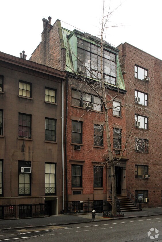 Foto principal - 10 W 9th St