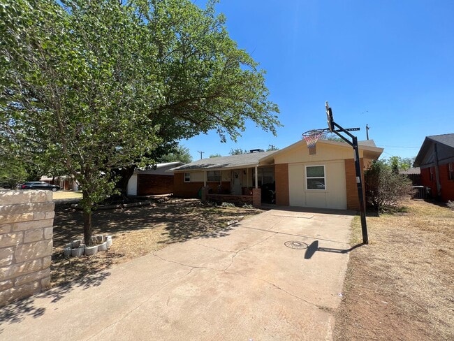 Building Photo - Located Near LCU Campus & Close Access to ...