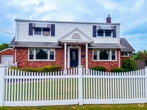 Building Photo - 31 Maple Ave