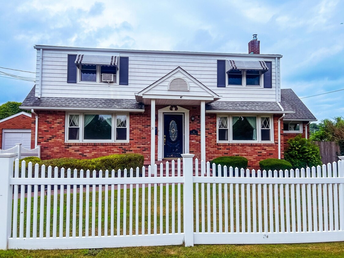 Primary Photo - 31 Maple Ave