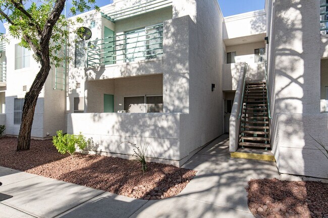 Foto del edificio - First floor 1 br unit in gated community w...