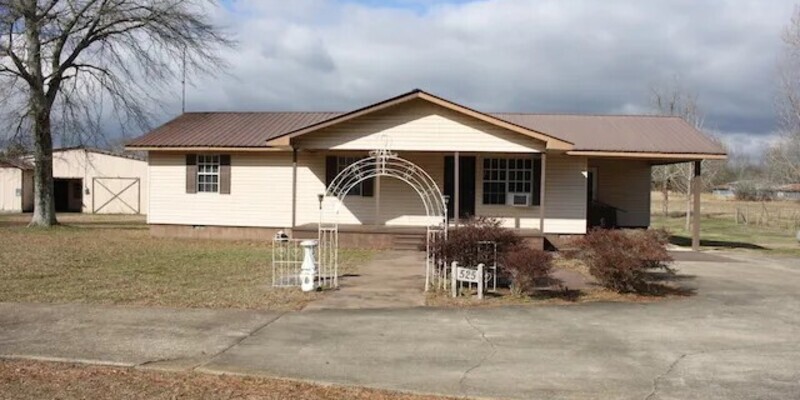 Primary Photo - Powell Home and Garage