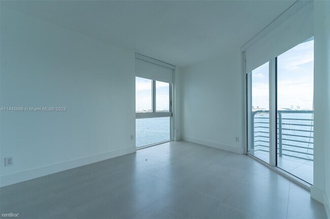 Building Photo - 2 br, 2 bath Condo - 335 S Biscayne Blvd A...