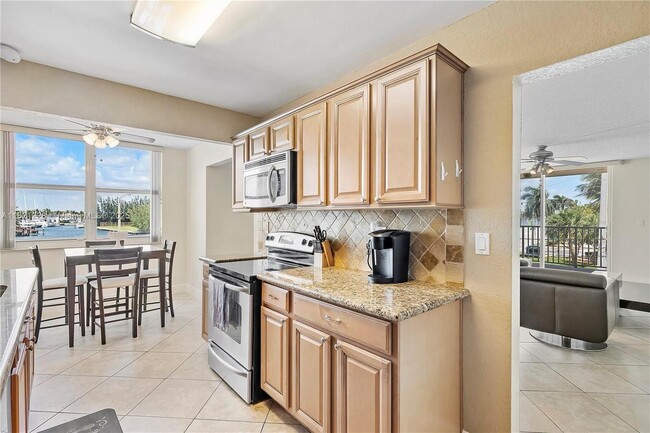 Building Photo - 1401 S Ocean Dr