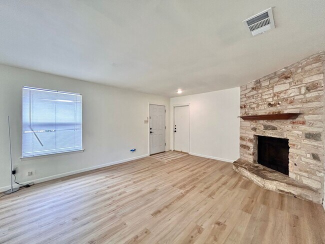 Building Photo - 2307 Singletree Ave