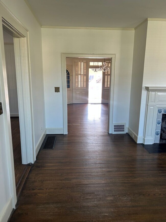 Building Photo - Augusta Road, 3BD/2BA, 2400SF