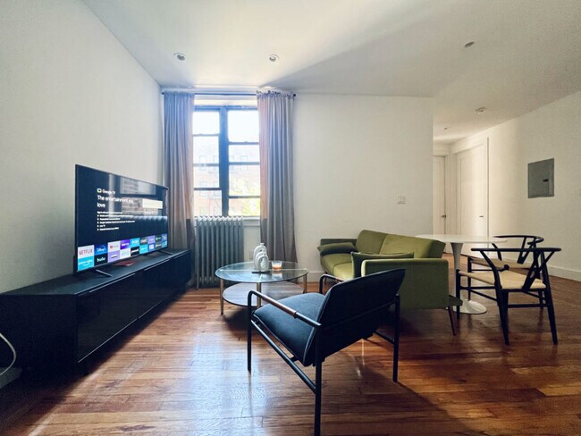 Foto del edificio - Furnished room/NOT APARTMENT