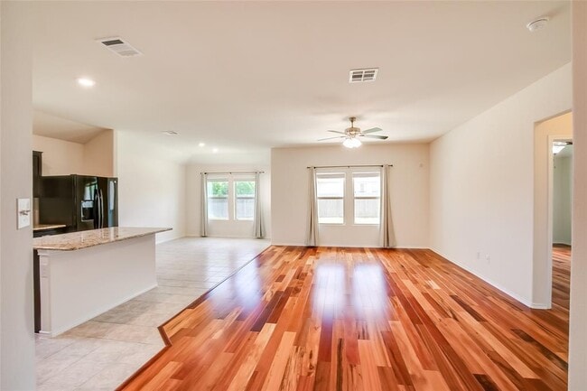 Building Photo - 908 Wolcott Dr