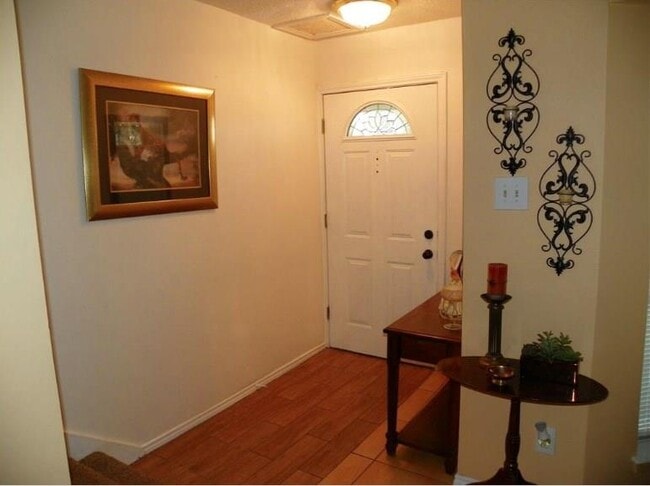 Building Photo - 3420 Hidalgo Dr
