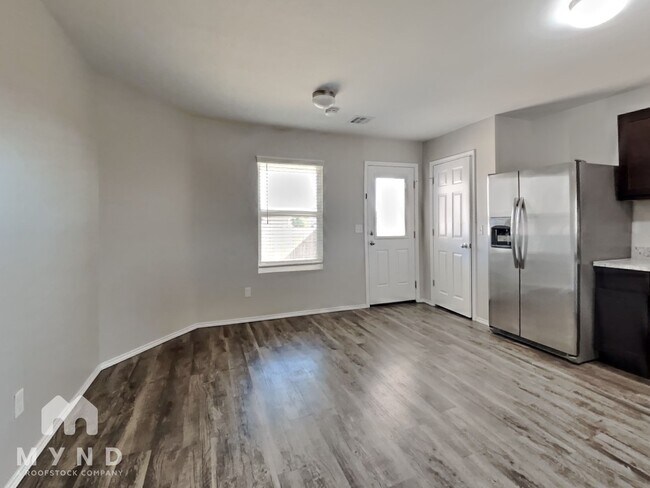 Building Photo - 1104 N Pheasant Way