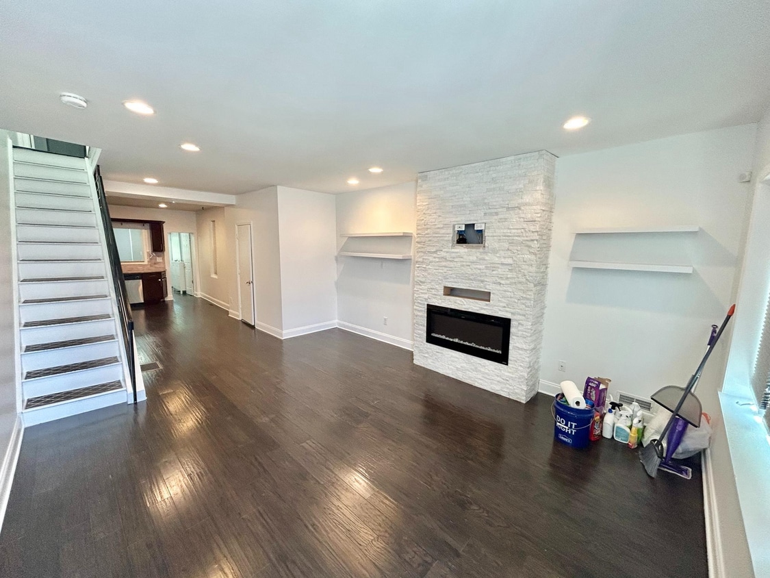 Spacious 3-Bedroom Home with Central Air, In-Unit Laundry and Patio - Spacious 3-Bedroom Home with Central Air, In-Unit Laundry and Patio