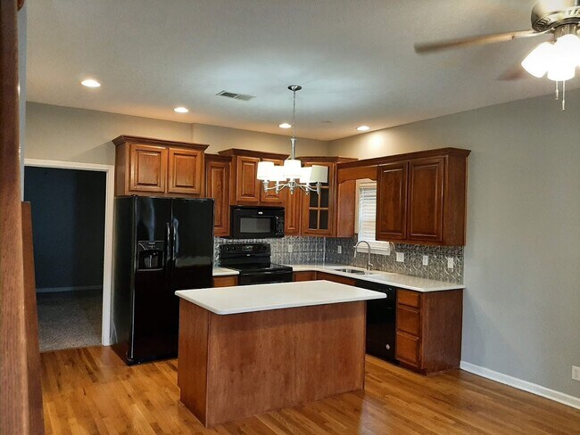 Building Photo - 1000 Indian Ridge Cir