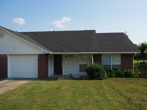 Building Photo - 1305 Allynne Ct