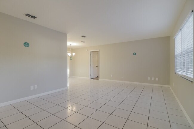 Building Photo - 2426 Sable Dr