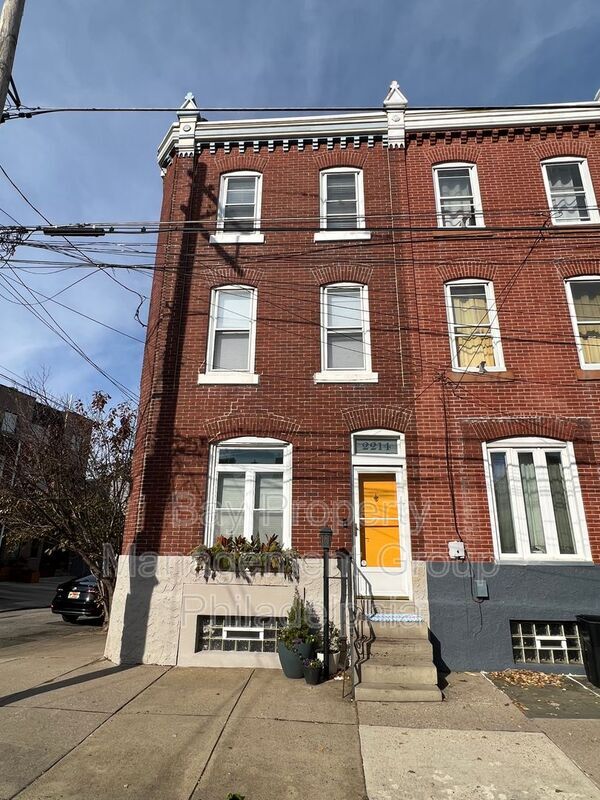 Building Photo - 2214 Cedar St