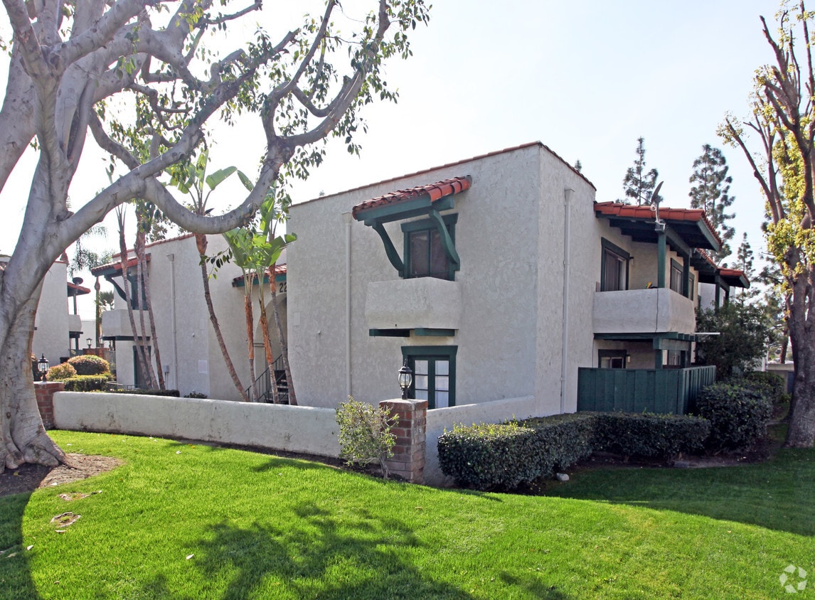 Primary Photo - Los Robles