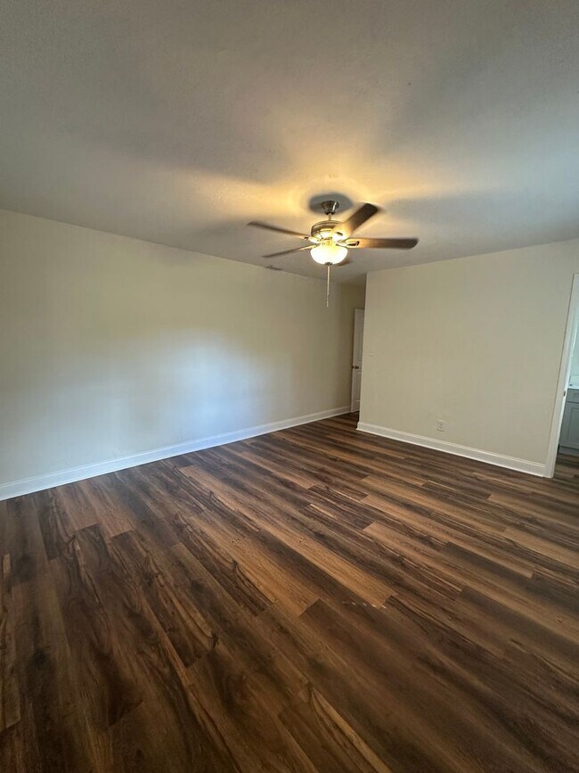 Building Photo - Newly remodeled 4 bedroom 2 bath Available...