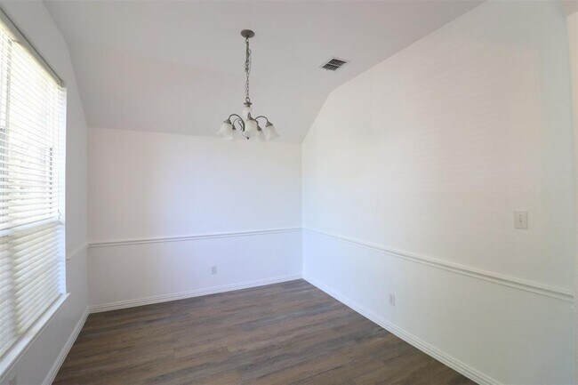 Building Photo - 5204 Prairie Ln