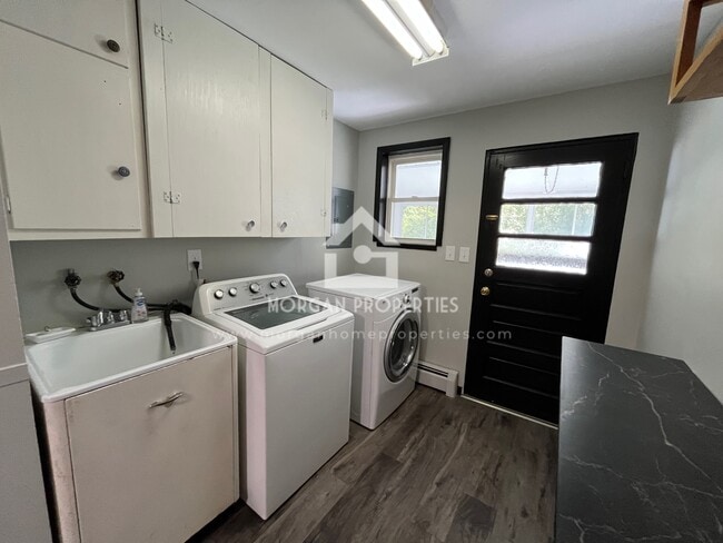 Foto del edificio - 3608 Burton Pl