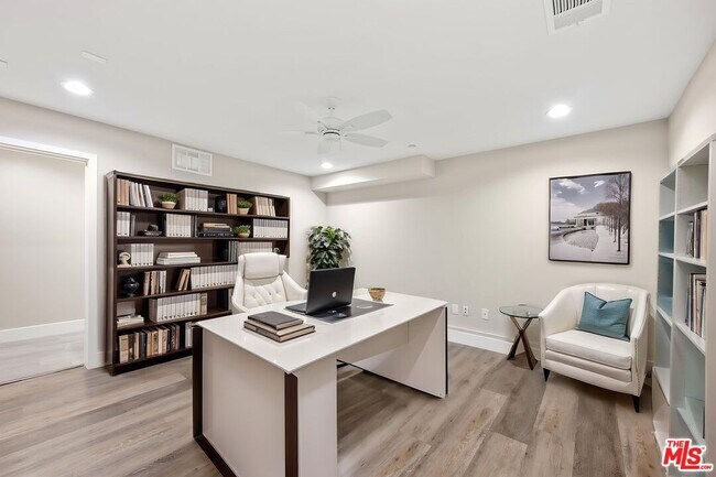 Foto del edificio - 4374 Paxton Pl