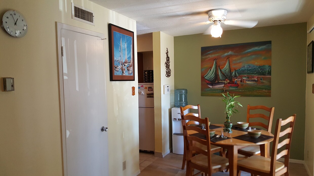 Comedor - 4601 Carlisle Blvd NE