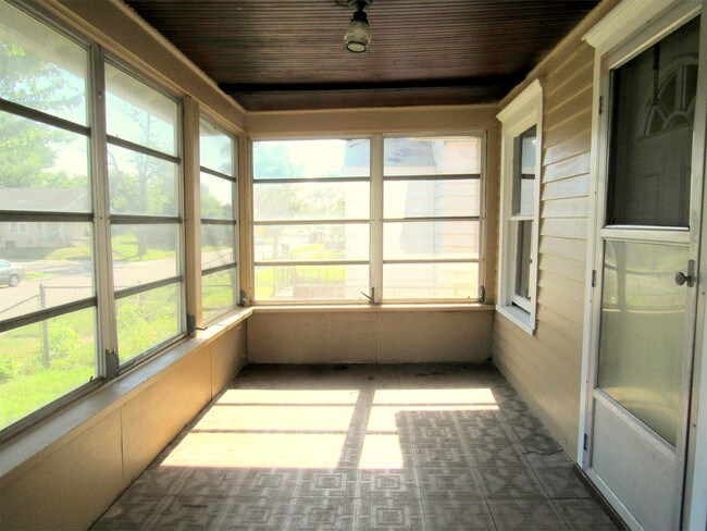 Photo - 230 E Donald St