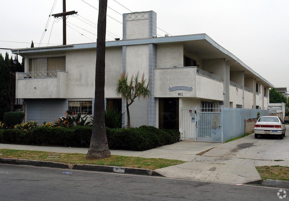 Primary Photo - 912 E. La Palma Dr.