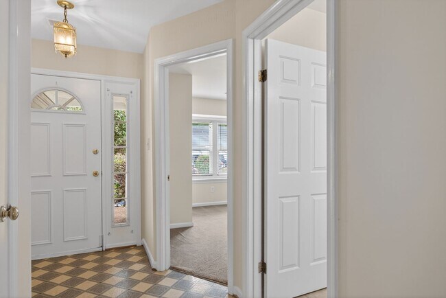 Building Photo - 227 Ashridge Ln