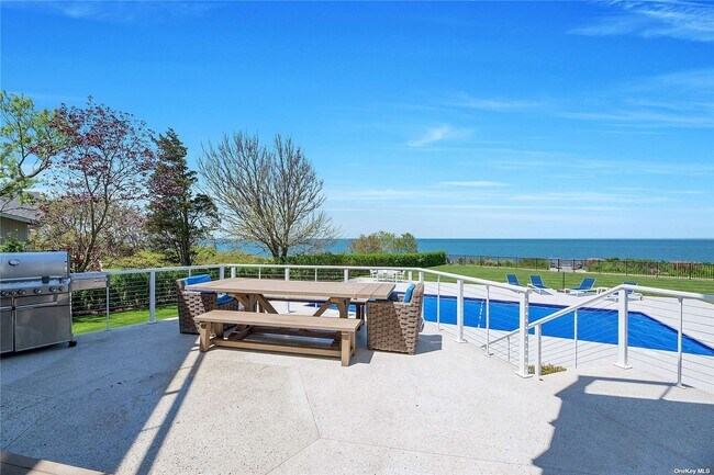 Building Photo - 2505 Soundview Ave