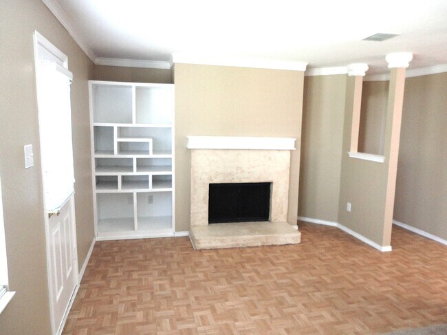 Foto del edificio - 9029 Quarter Horse Ln