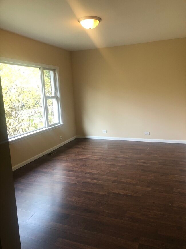 Building Photo - 1509 Fowler Ave