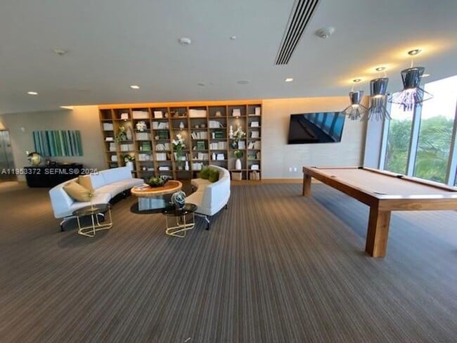 Foto del edificio - 16385 Biscayne Blvd